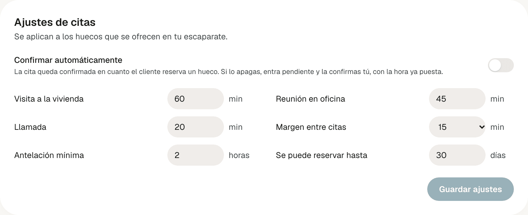 Tarjeta Ajustes de citas con Confirmar automáticamente apagado, las duraciones de visita, reunión y llamada, el margen entre citas, la antelación mínima y hasta cuándo se puede reservar