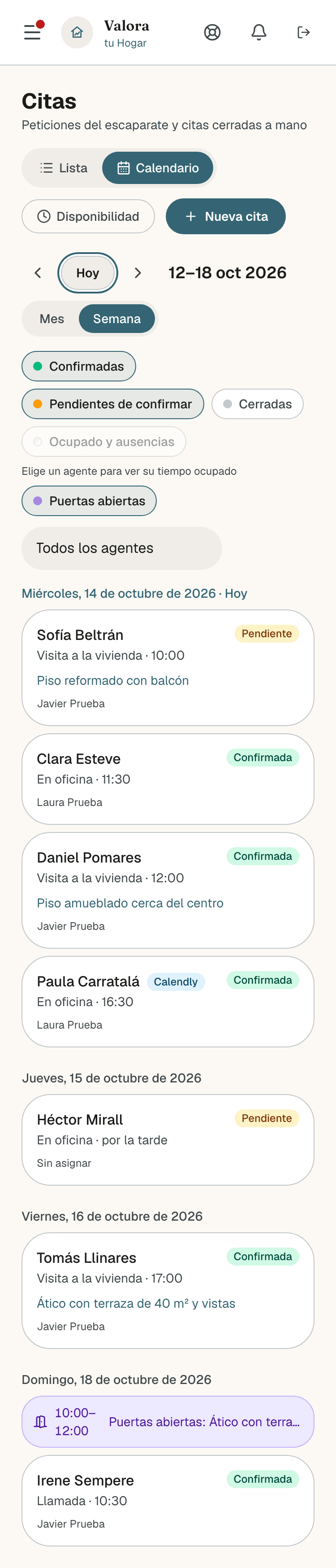 Calendario de Citas en un móvil, vista Semana: las citas en tarjetas agrupadas por día y una puerta abierta en violeta