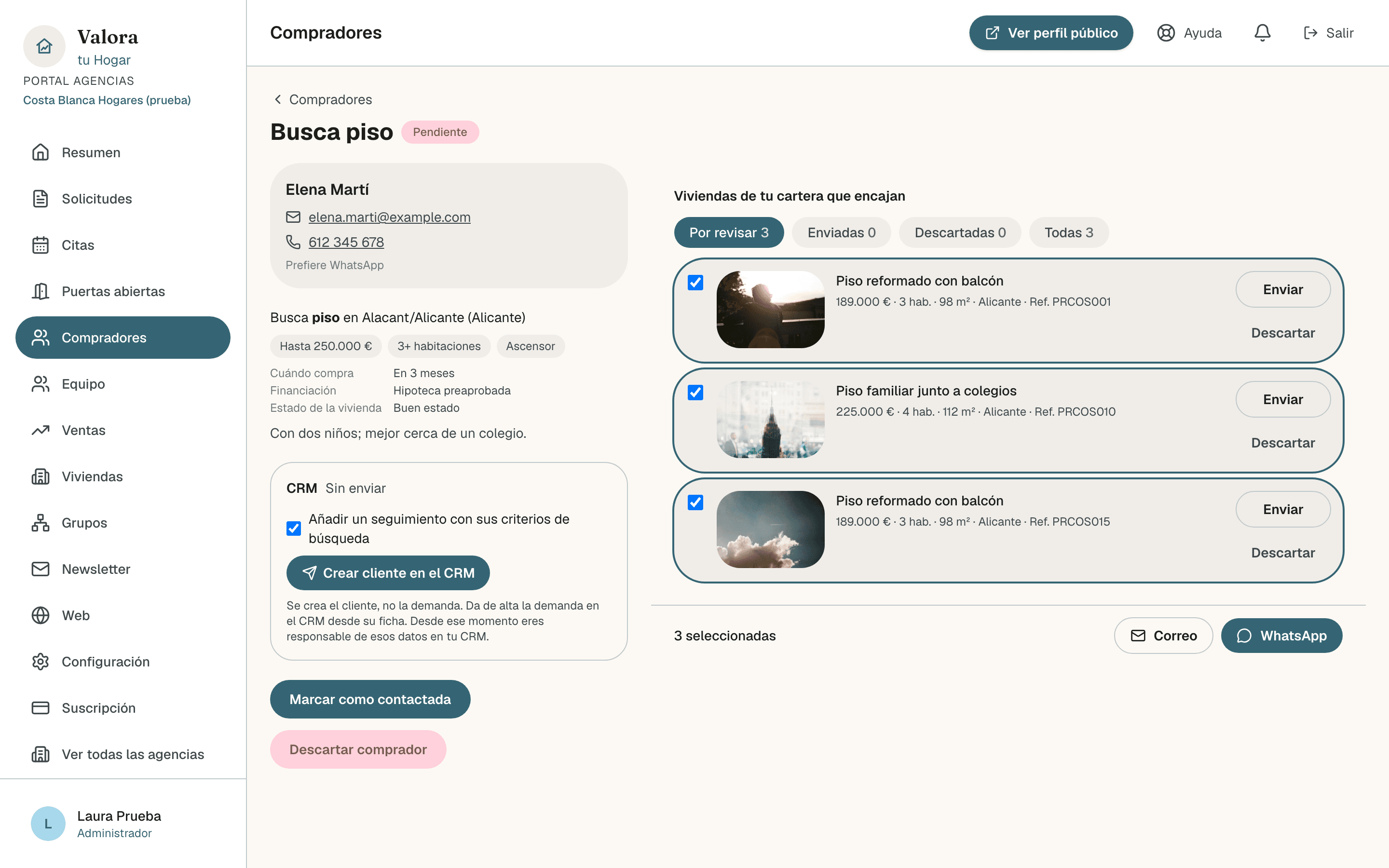 Ficha de una compradora con tres viviendas marcadas y, debajo, la barra con 3 seleccionadas y los botones Correo y WhatsApp