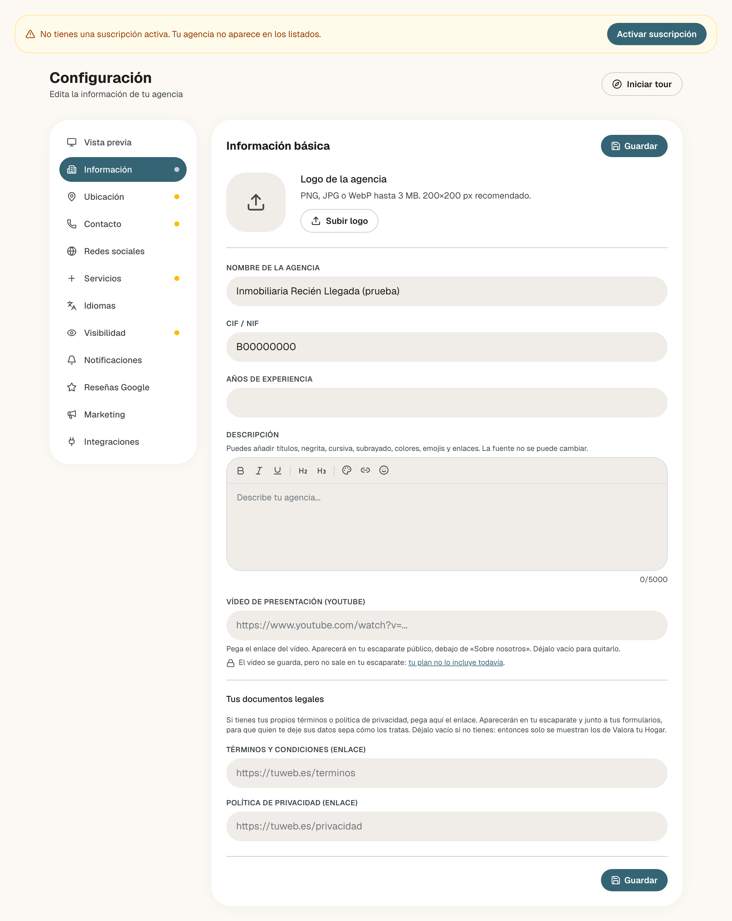 Configuración de una agencia recién registrada, abierta en Información básica con el logo, la descripción y el vídeo vacíos, y puntos ámbar junto a Información, Ubicación, Contacto, Servicios y Visibilidad