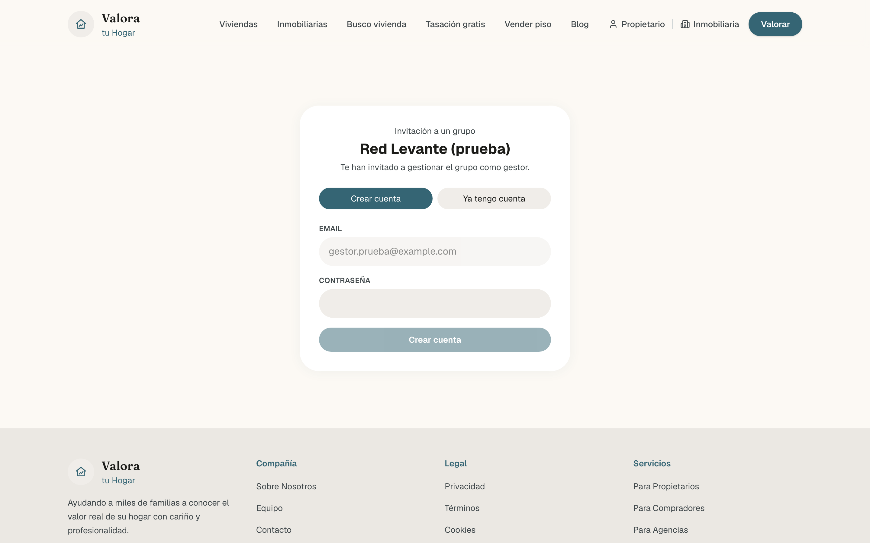 Página Invitación a un grupo de Red Levante (prueba) con el texto Te han invitado a gestionar el grupo como gestor, las pestañas Crear cuenta y Ya tengo cuenta, el email bloqueado, el campo Contraseña y el botón Crear cuenta