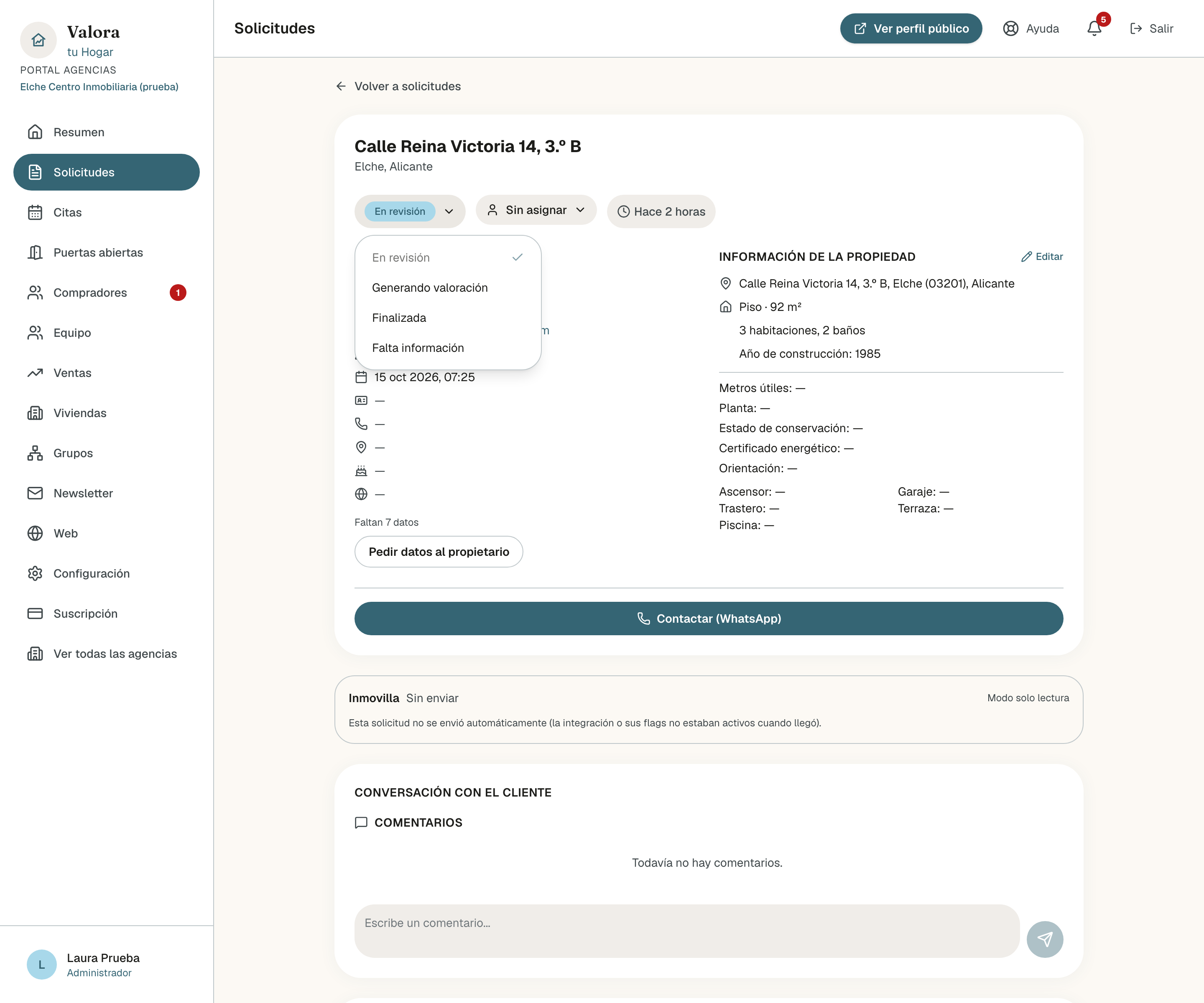 Ficha de una solicitud con el menú de estados abierto: En revisión, en gris y con una marca, Generando valoración, Finalizada y Falta información